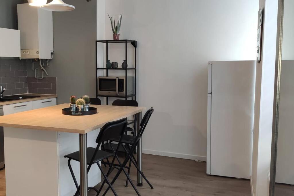 Logement 5 Personnes Proche Cv Et Parking Prive Apartamento Saint-Etienne  Exterior foto