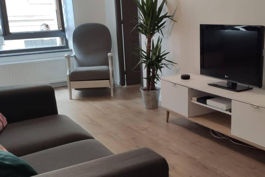 Logement 5 Personnes Proche Cv Et Parking Prive Apartamento Saint-Etienne  Exterior foto